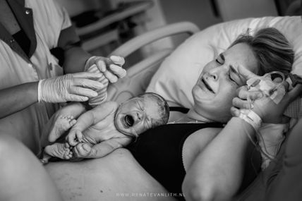 geboortefotograaf geboortefotografie fotograaf geboorte bevalling zaan